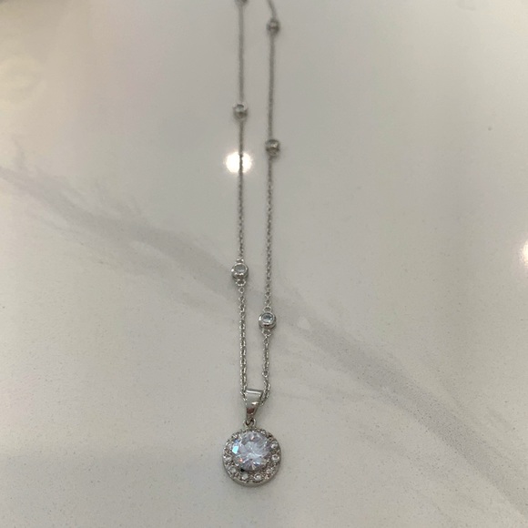 Beautiful necklace with pendant - Picture 3 of 3